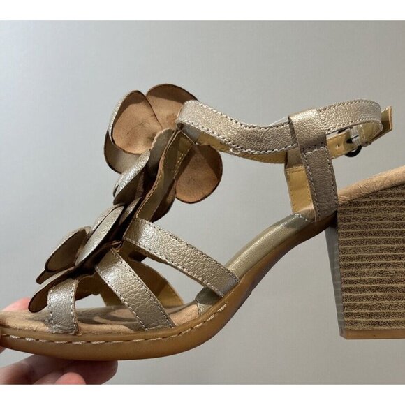B.O.C Born Concepts Metallic Leather Champagne Flowers Block Heel Sandals Size 9 - Picture 11 of 13